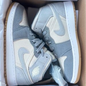 NIB Air Jordan 1 Mid SE Coconut Milk/Particle Grey/White/Coconut Milk